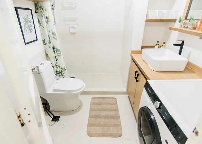 Excellent Location 2 Bdrm Homey Wifi Near Airport *
