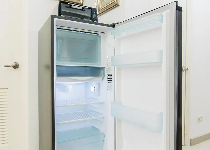 Excellent Location 2 Bdrm Homey Wifi Near Airport *