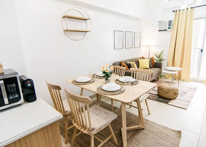 Excellent Location 2 Bdrm Homey Wifi Near Airport *